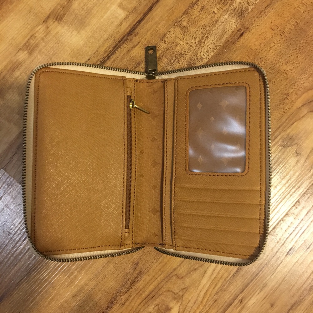 Fossil Wallet - Picture 2 of 5